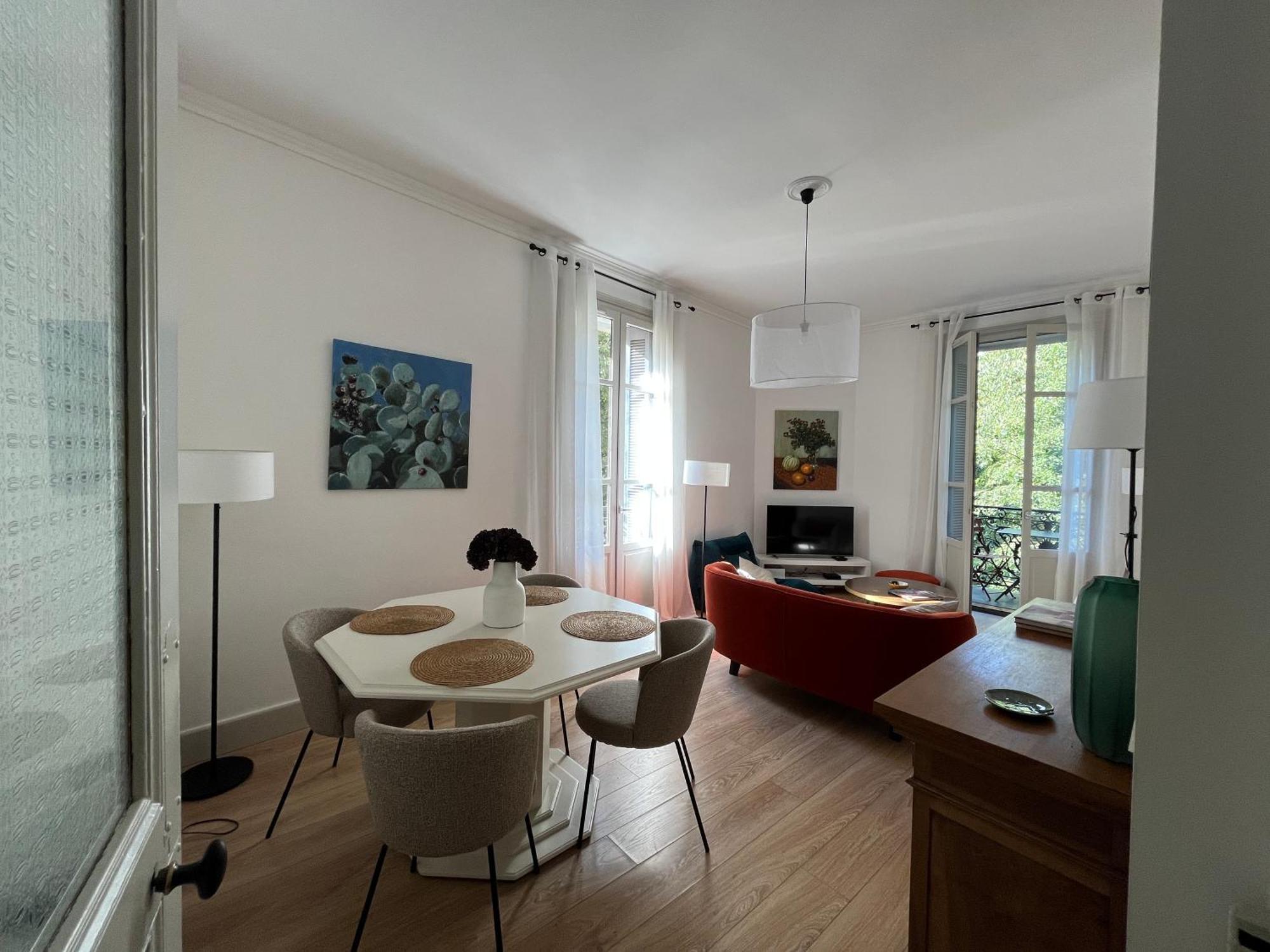 Nimes , Appartement Renove Dans Immeuble Classe. Eksteriør billede