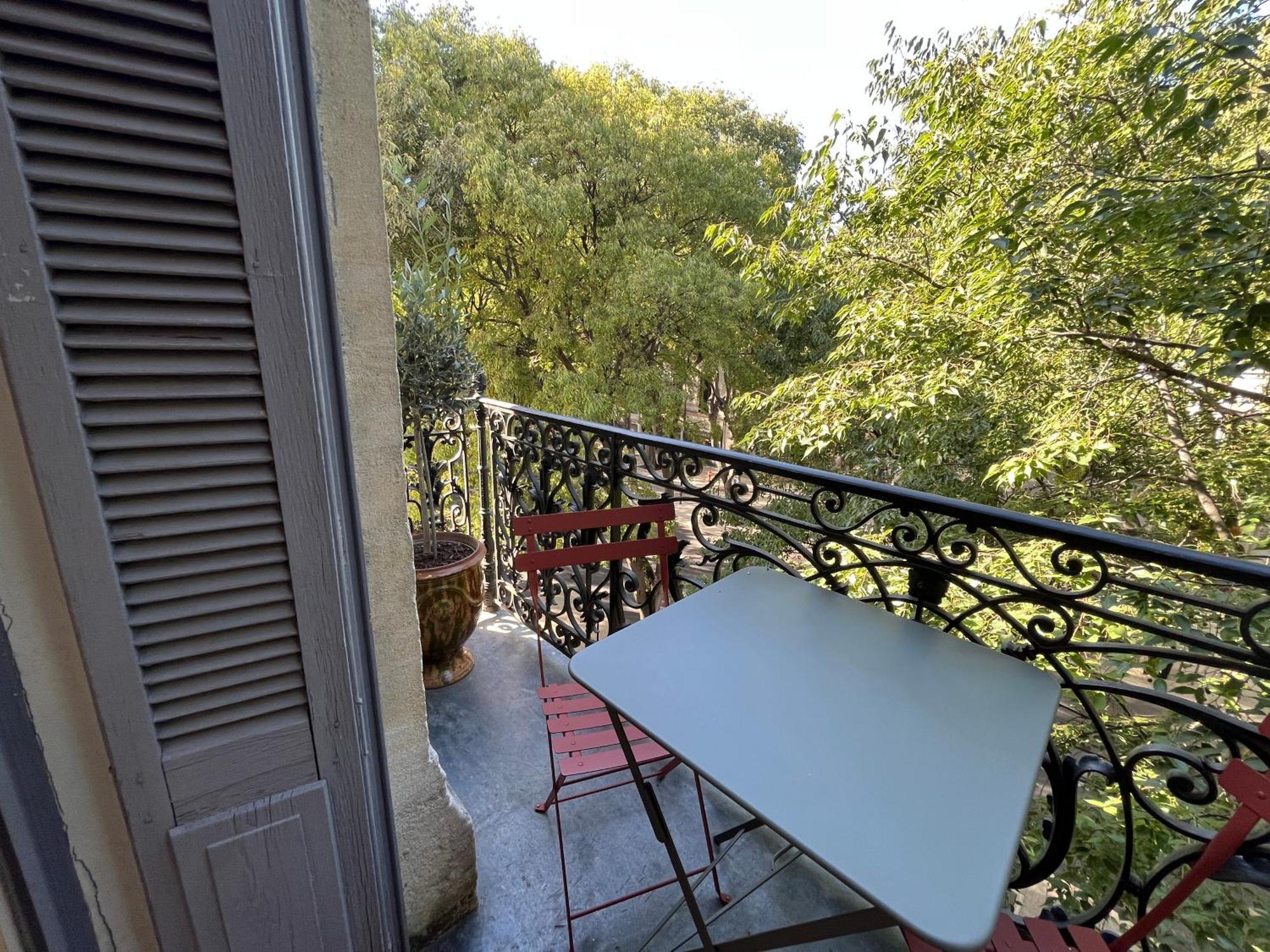 Nimes , Appartement Renove Dans Immeuble Classe. Eksteriør billede