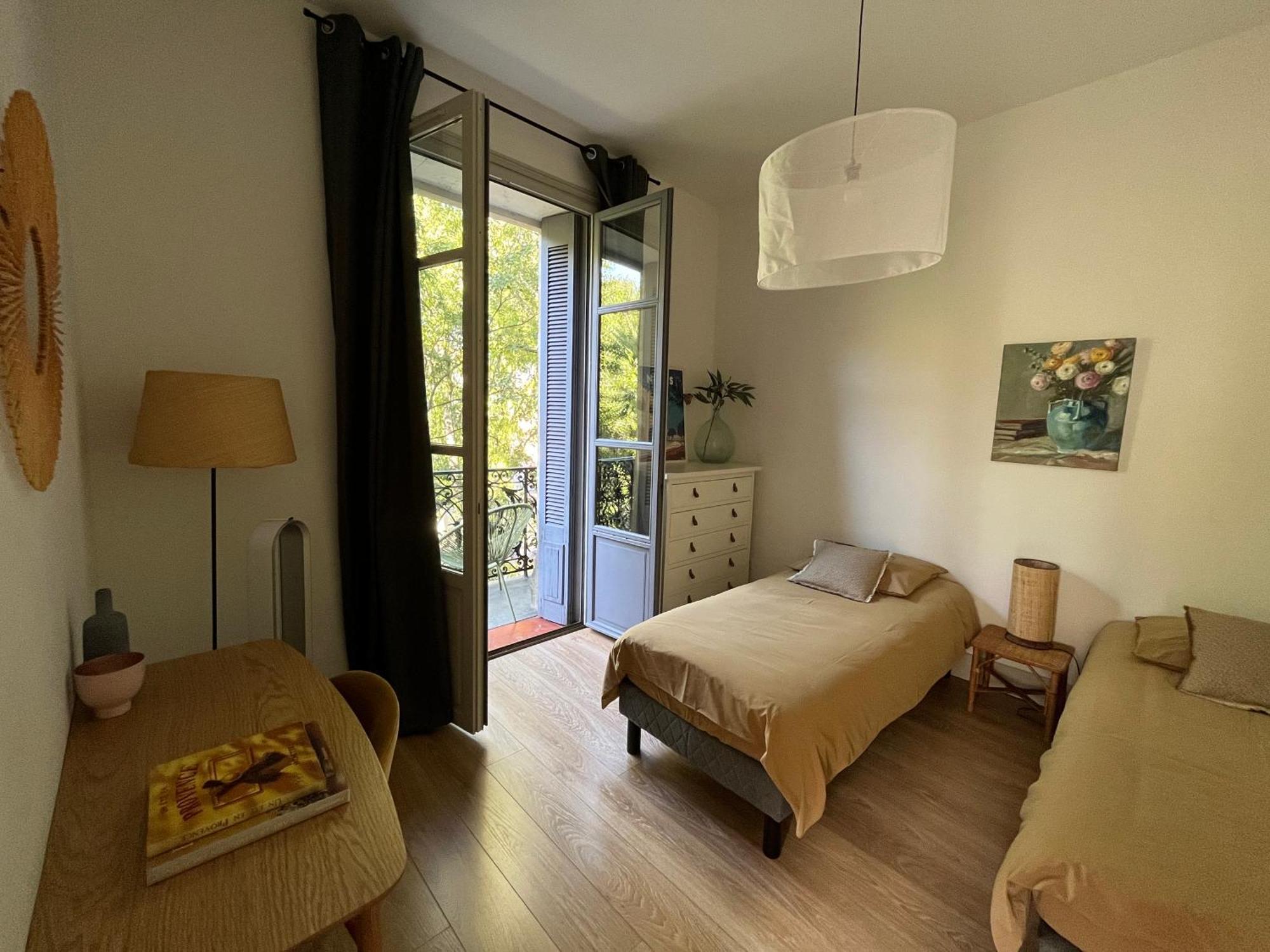Nimes , Appartement Renove Dans Immeuble Classe. Eksteriør billede